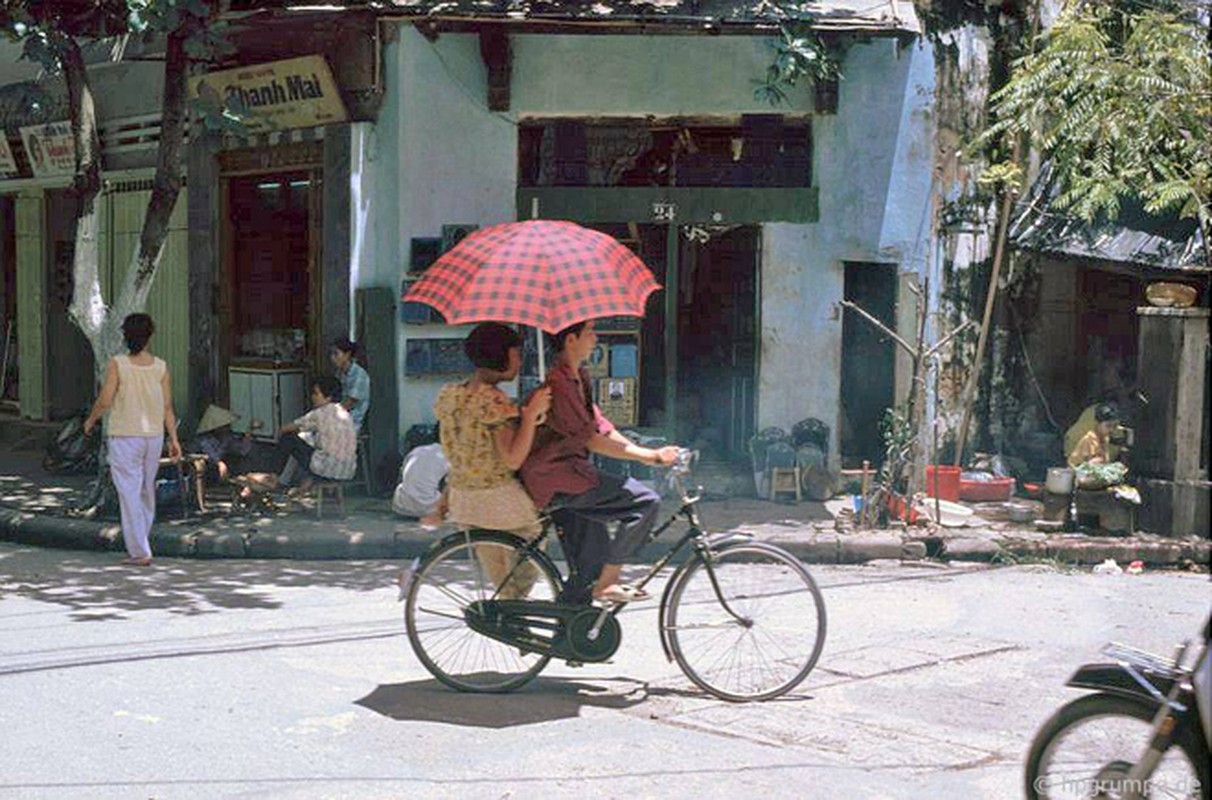 View - 	Xúc động ngắm Hà Nội những năm 1990 qua loạt ảnh quý giá 