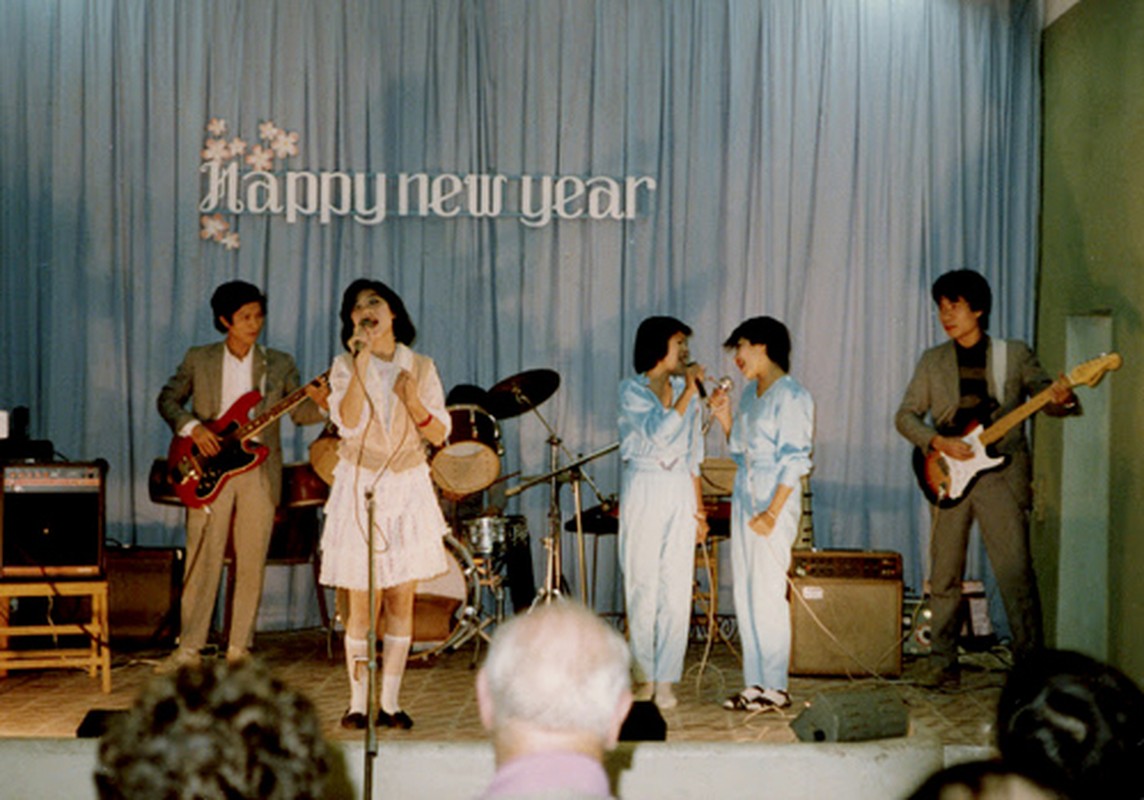 Anh gay thuong nho nguoi Viet don Tet Nguyen dan nhung nam 1990-Hinh-5
