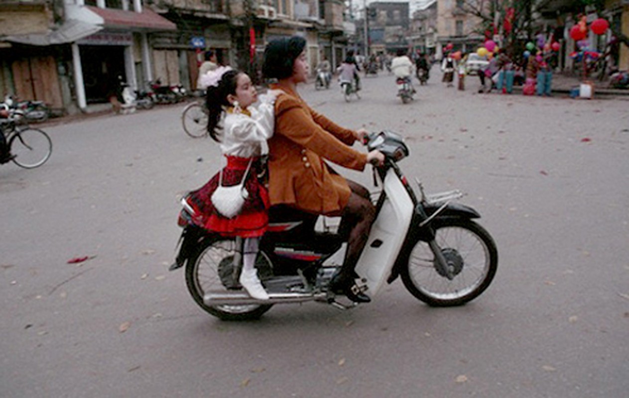View - 	Ảnh gây thương nhớ người Việt đón Tết Nguyên đán những năm 1990