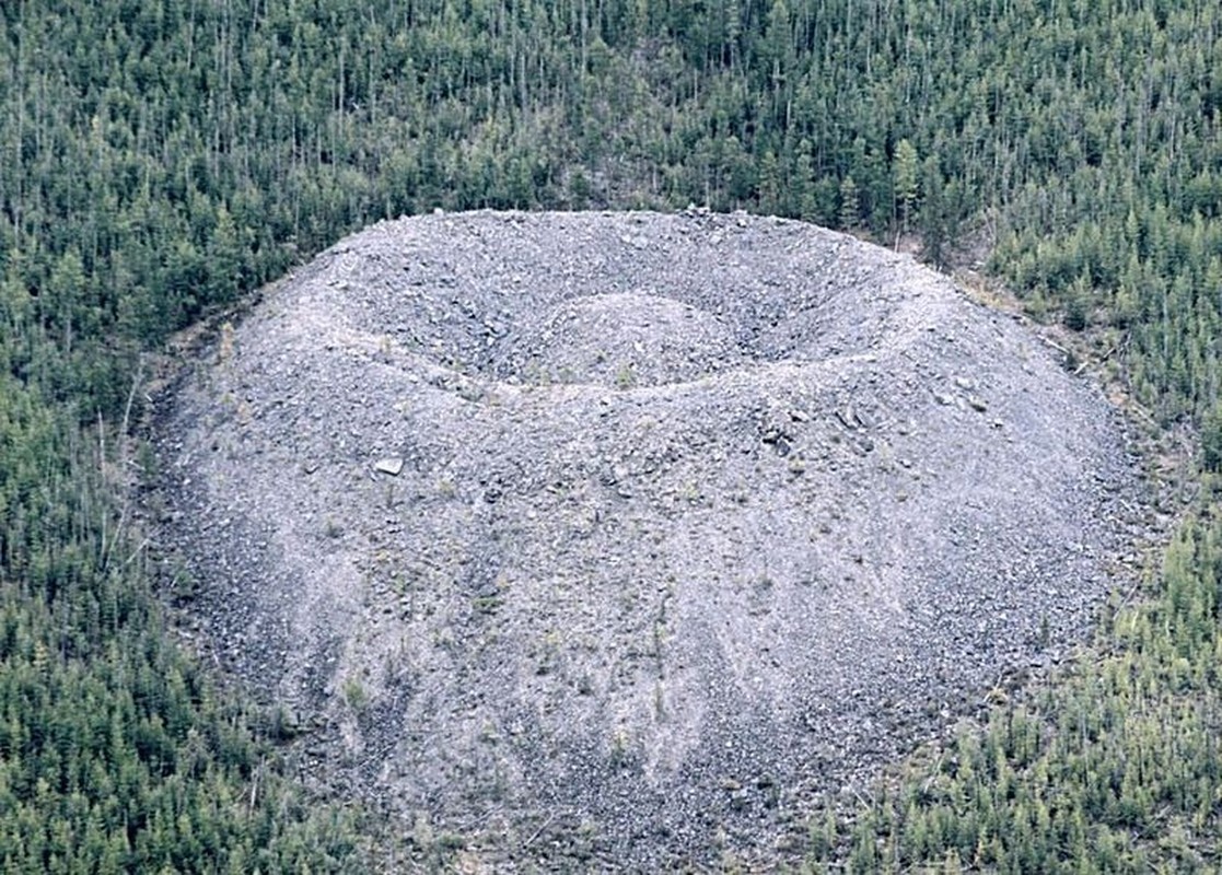 View - 	Bí ẩn miệng núi lửa nghi dấu vết UFO của người ngoài hành tinh
