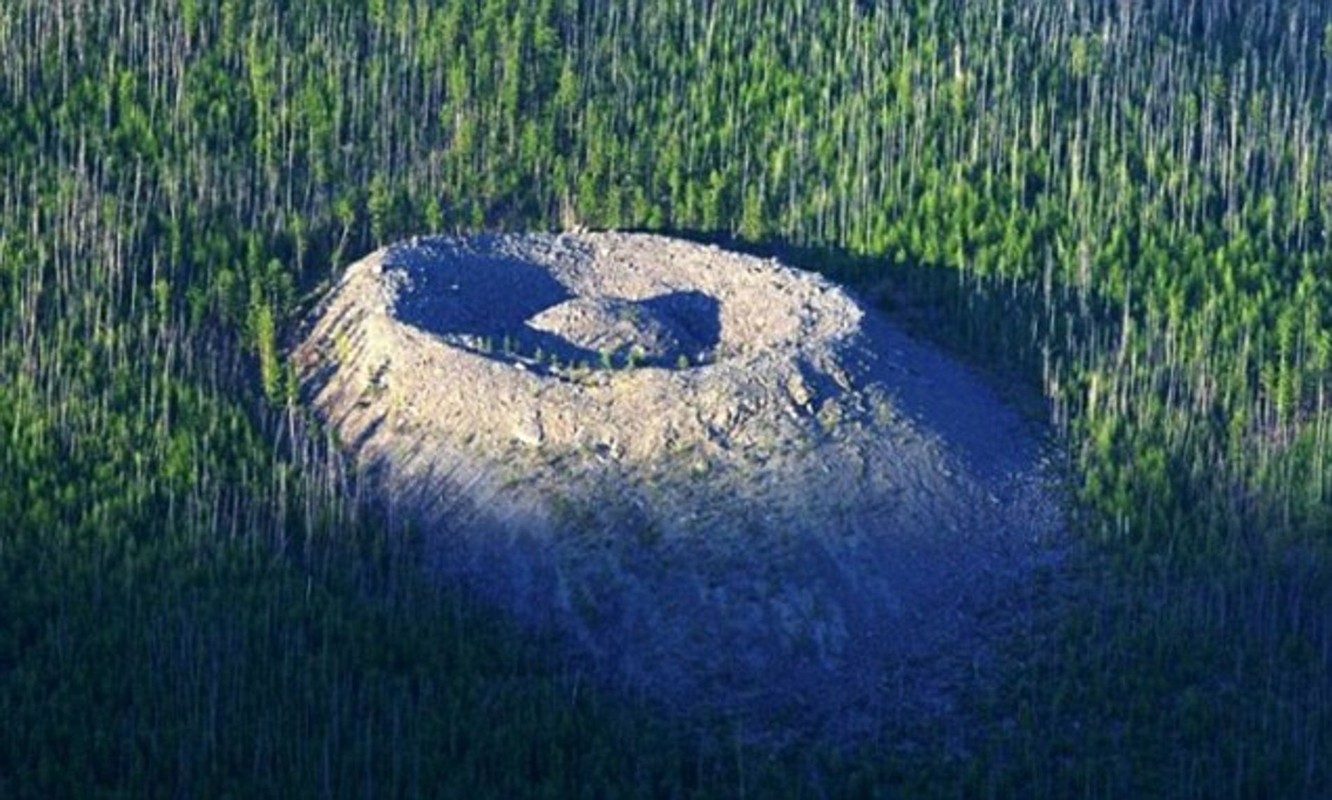 View - 	Bí ẩn miệng núi lửa nghi dấu vết UFO của người ngoài hành tinh