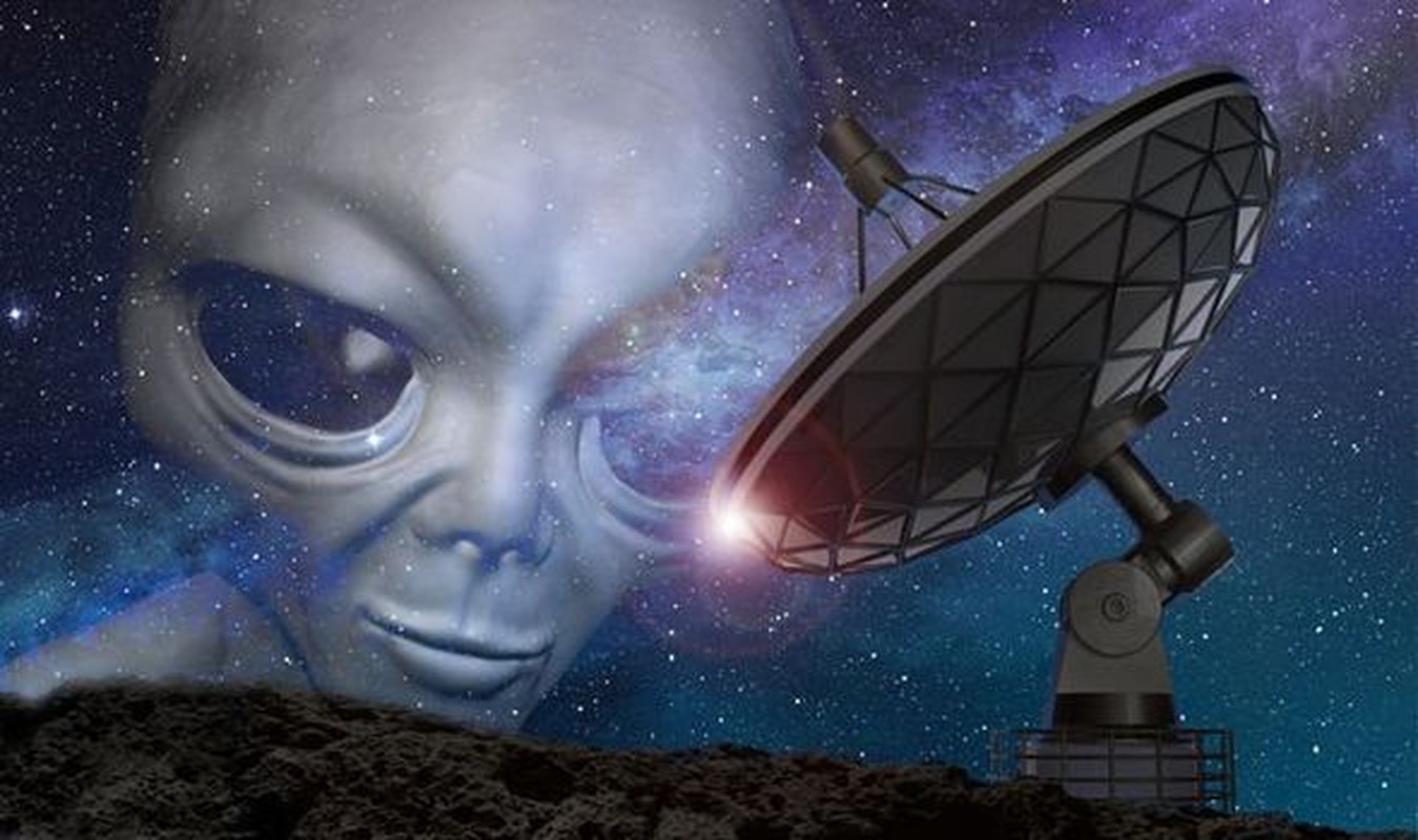 View - 	UFO của người ngoài hành tinh đang âm thầm theo dõi Trái đất