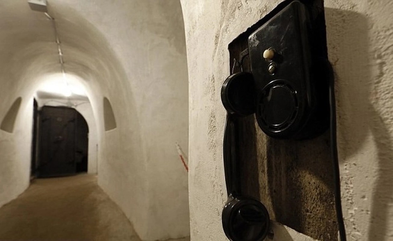 View - 	Đột nhập hầm ngầm tuyệt mật của bạn thân Hitler trong thế chiến 2