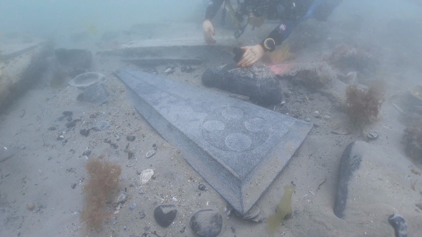 View - 	Giới khảo cổ mừng ra mặt khi chạm xác tàu đắm cổ đại