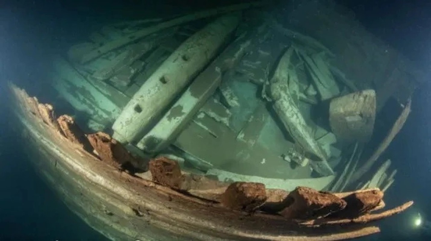 View - 	Khó tin tàu ma hơn 400 tuổi gần như vẹn nguyên dưới nước