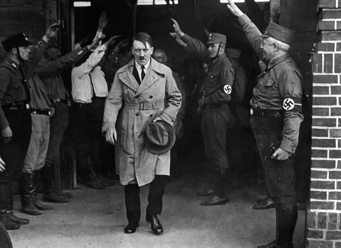 View - 	Hàng xóm của nhà độc tài Hitler tiết lộ bí mật động trời