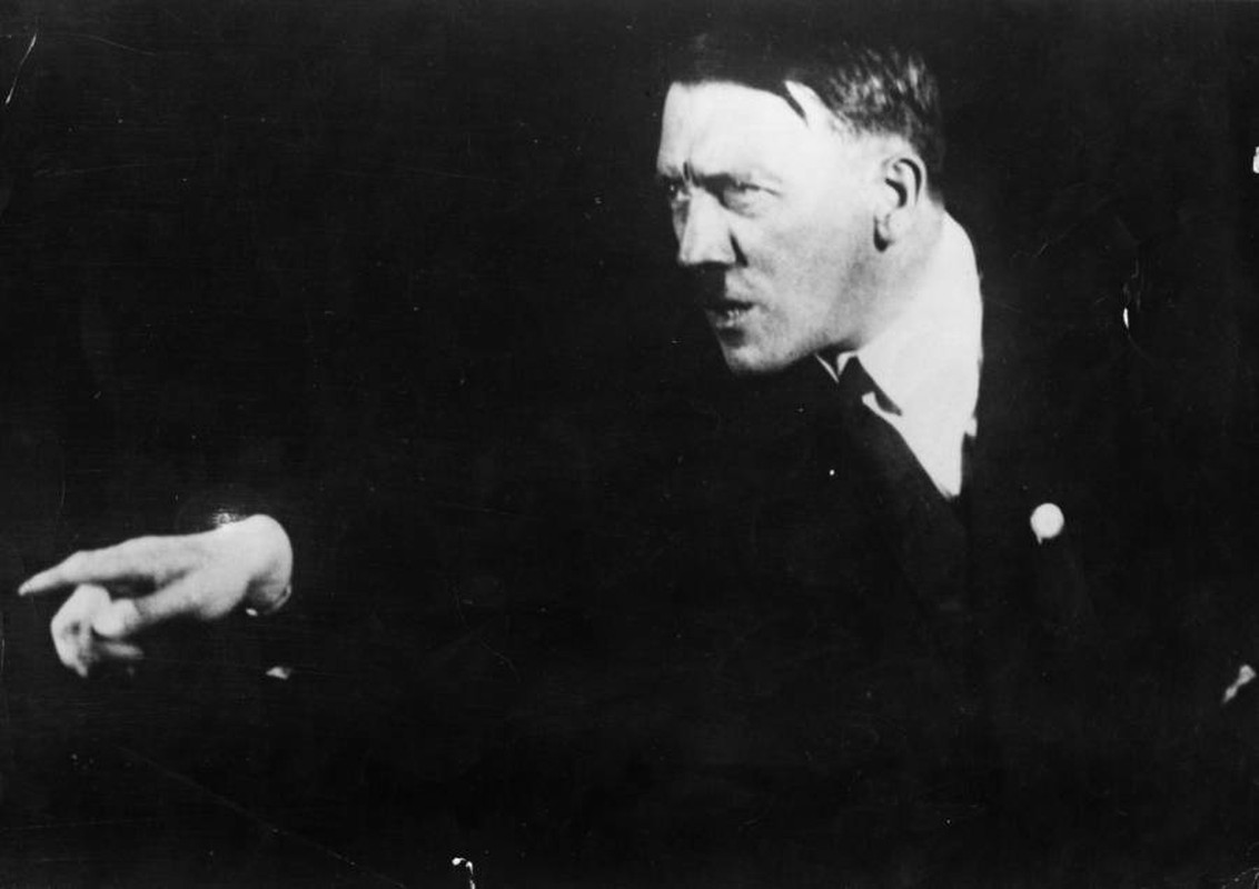 View - 	Loạt ảnh khiến trùm phát xít Hitler xấu hổ muốn chôn vùi mãi mãi