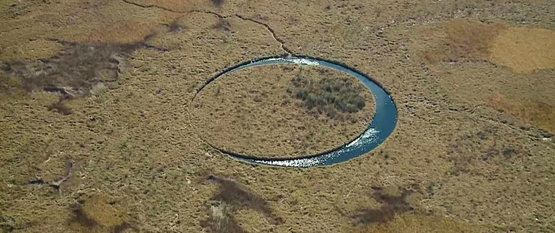 Giai ma chan dong ve hon dao 'con mat' giua dam lay o Argentina-Hinh-2