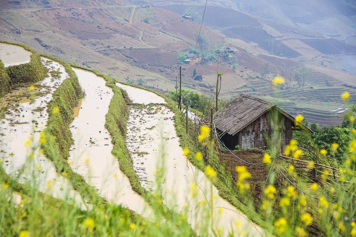 Ghe tham ngoi lang tren nui cua nguoi dan toc Ha Nhi