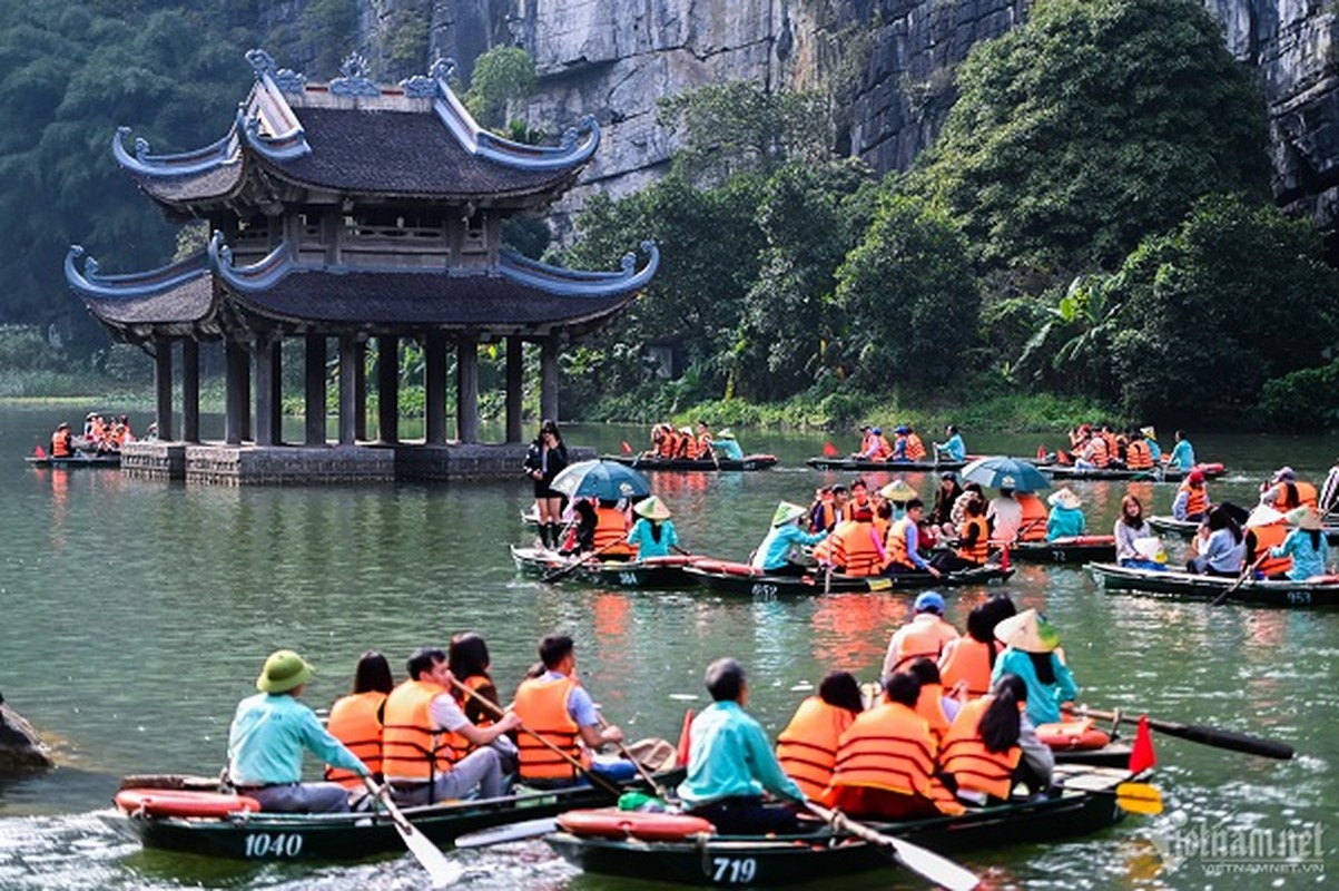 Hang nghin du khach ngoi thuyen doi nang du xuan Trang An-Hinh-10