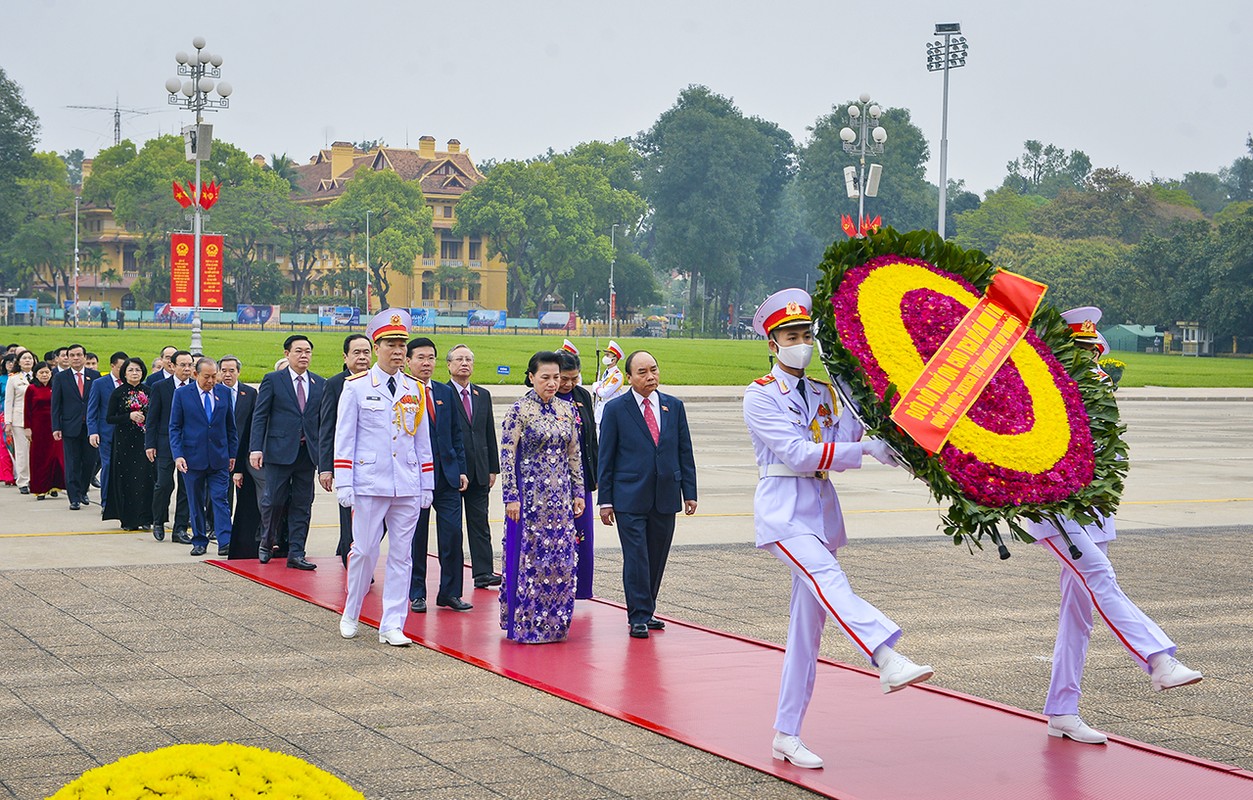 Lanh dao Dang, Nha nuoc va dai bieu Quoc hoi vao Lang vieng Chu tich Ho Chi Minh