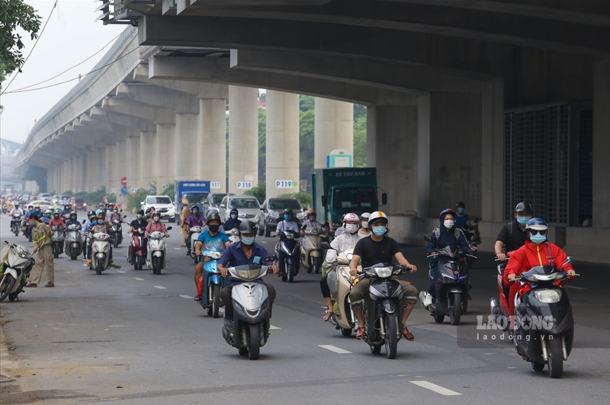 Ha Noi: Nguoi ra duong van dong, hau het dung giay di duong cu-Hinh-10