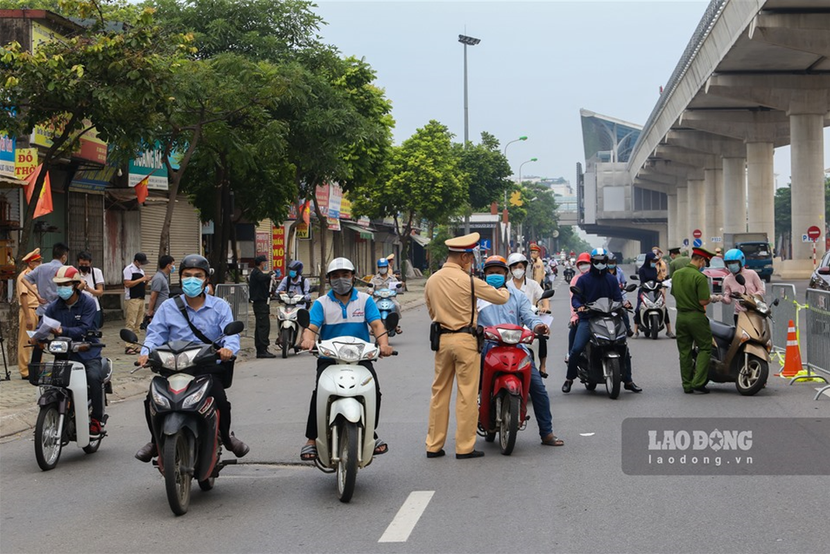 Ha Noi: Nguoi ra duong van dong, hau het dung giay di duong cu-Hinh-3