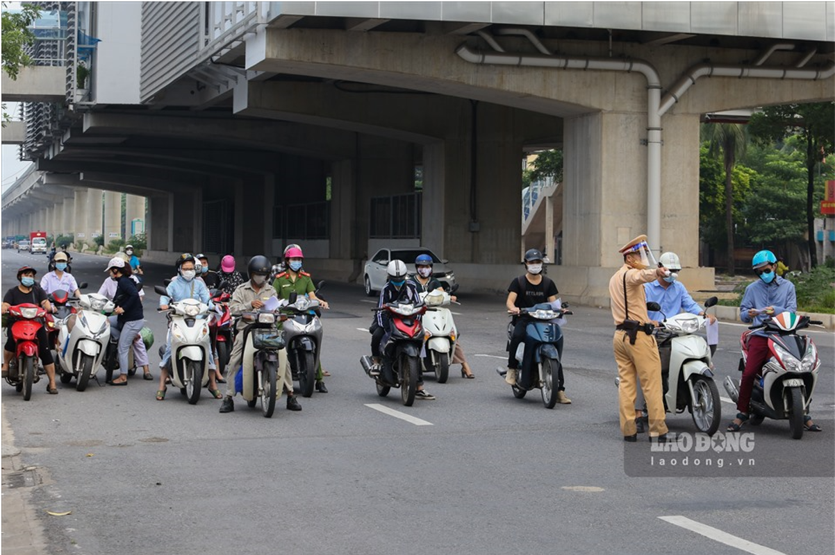 Ha Noi: Nguoi ra duong van dong, hau het dung giay di duong cu-Hinh-7