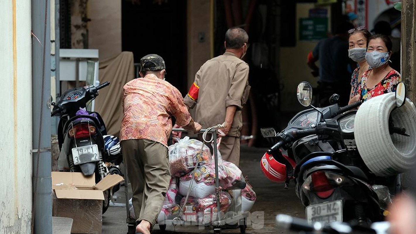 Ha Noi: Quan Dong Da lap 'mat than' kiem soat COVID-19-Hinh-3