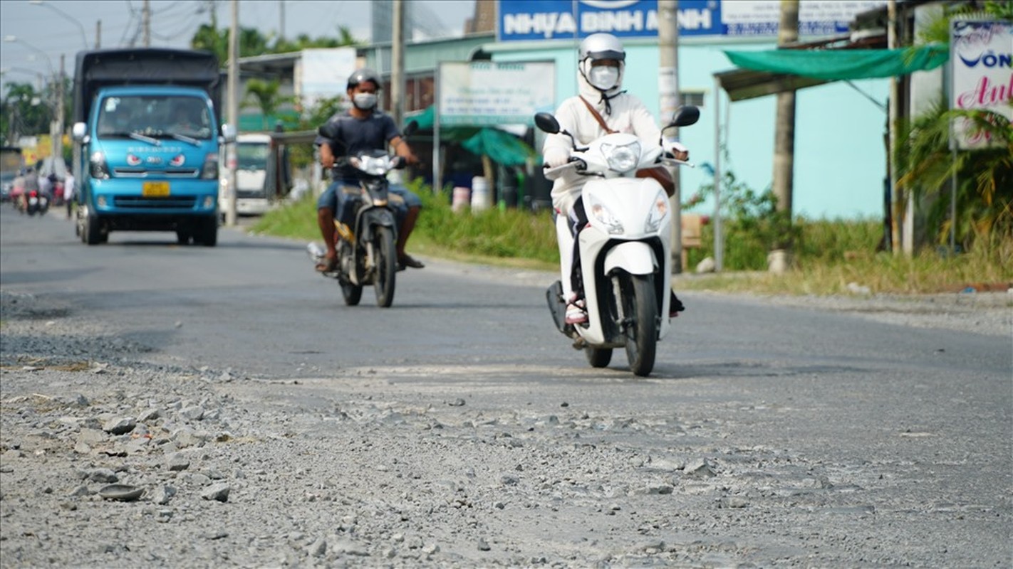 Vinh Long: Can canh o ga duoc va bang dat va gach vun tren Quoc lo 54