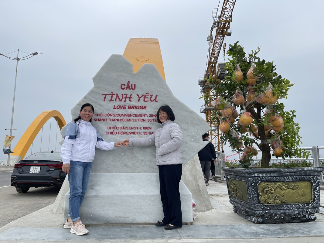 Nguoi dan Quang Ninh do xo “check in” cau Tinh Yeu 2.100 ty dong-Hinh-10