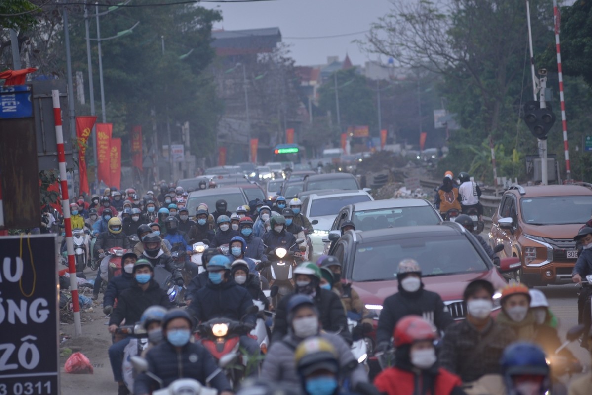 CSGT Ha Noi dam mua dieu tiet giao thong ngay nghi cuoi cung dip Tet-Hinh-8