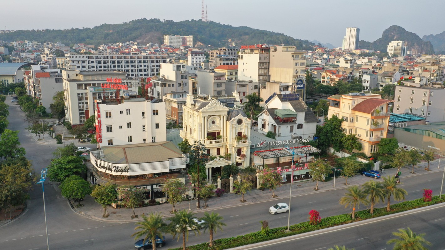 Choang vang voi con duong dep nhat Quang Ninh quy tu toan biet thu-Hinh-5