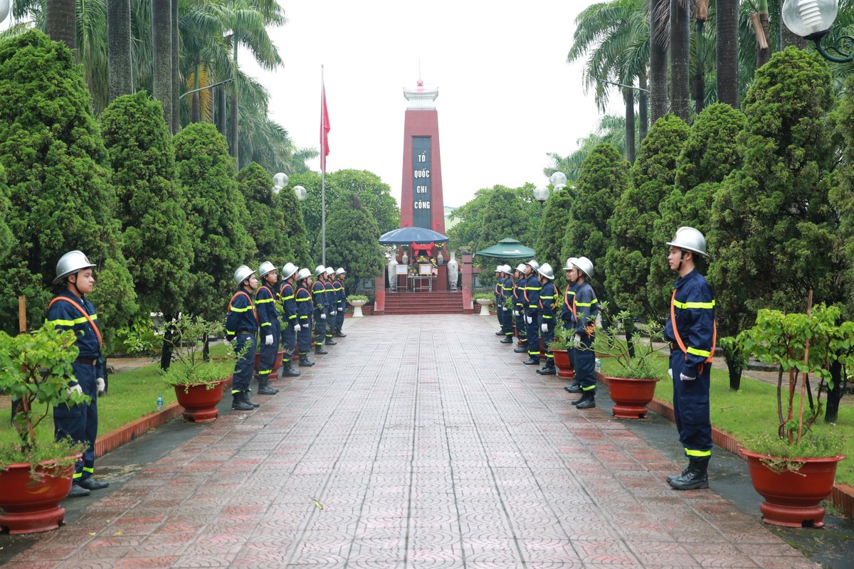 Nghen ngao hinh anh cuoi cung tien dua liet si thuong uy Do Duc Viet-Hinh-6