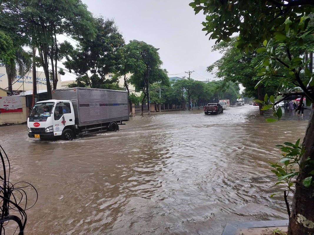 Ha Noi: Cum cong nghiep Tu Liem ngap trong bien nuoc-Hinh-10