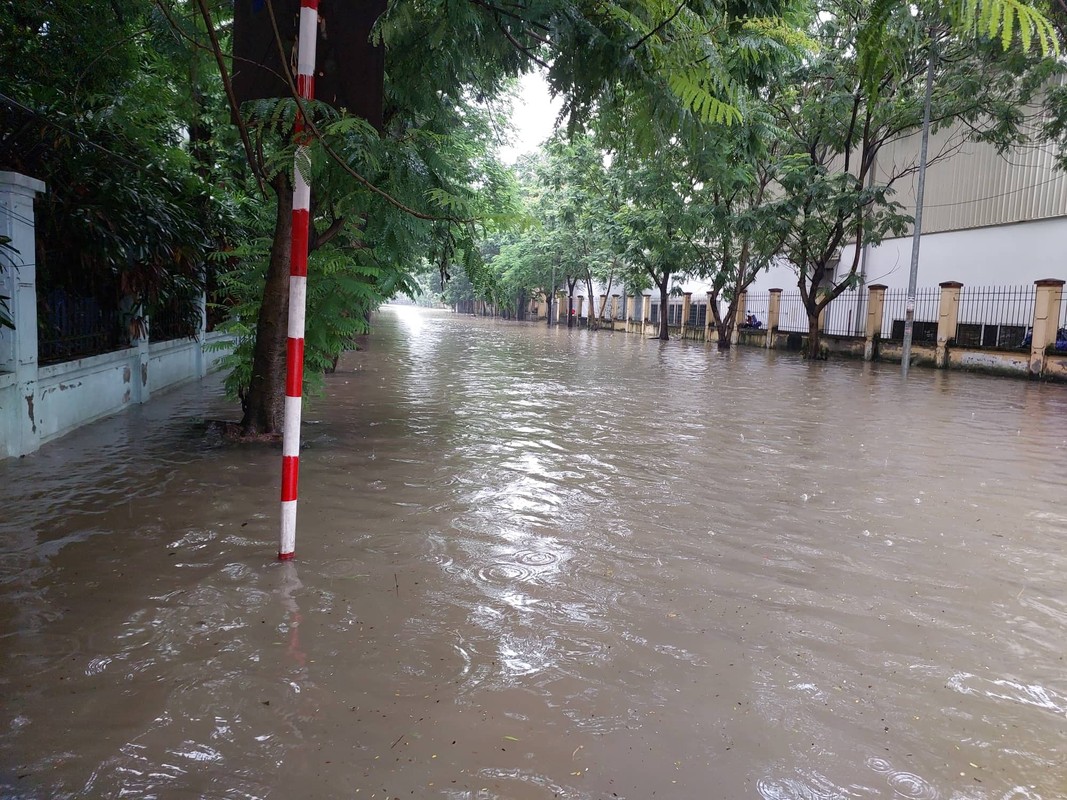 Ha Noi: Cum cong nghiep Tu Liem ngap trong bien nuoc