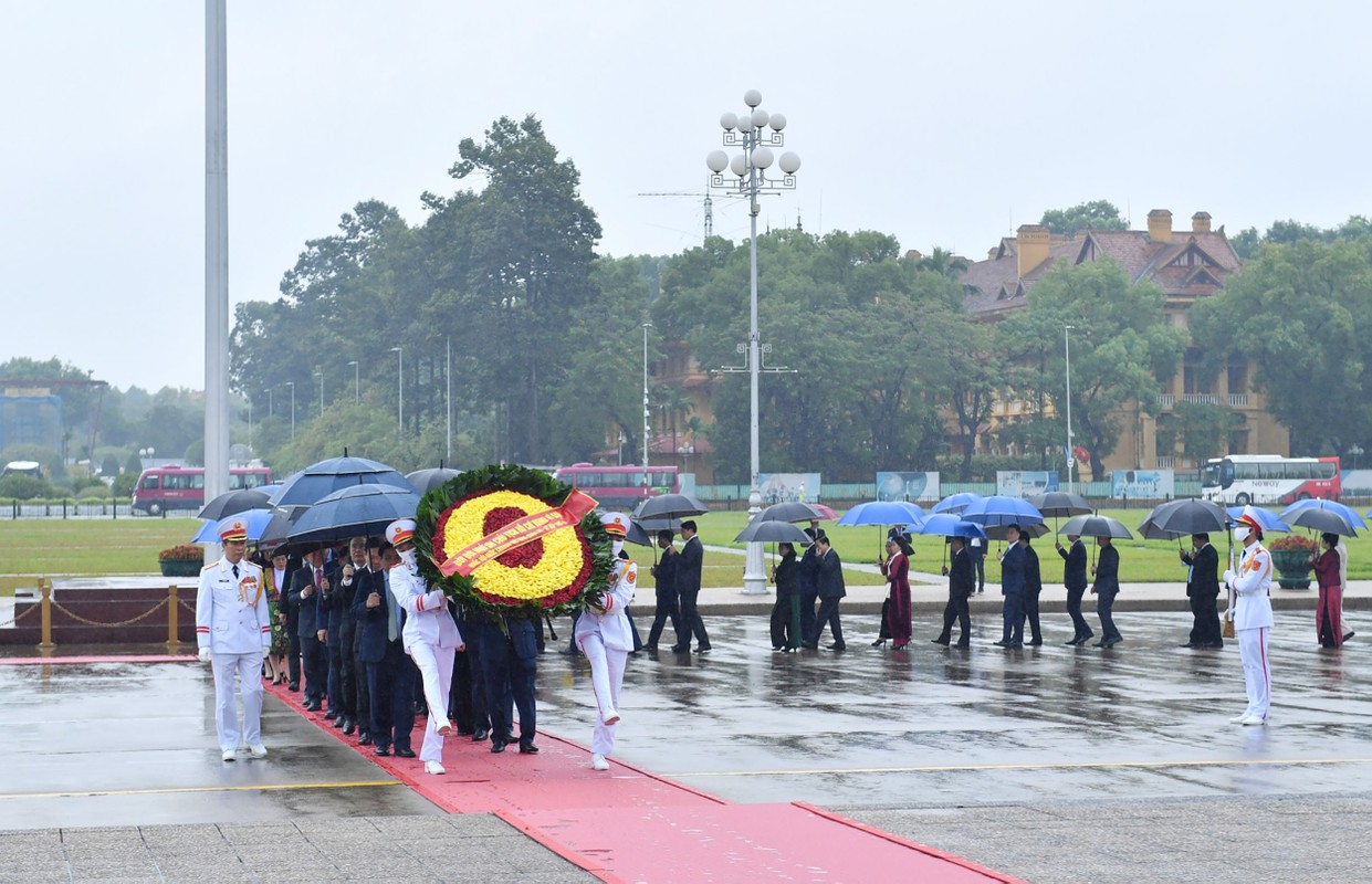 Lanh dao Dang, Nha nuoc va cac DBQH vieng Lang Chu tich Ho Chi Minh