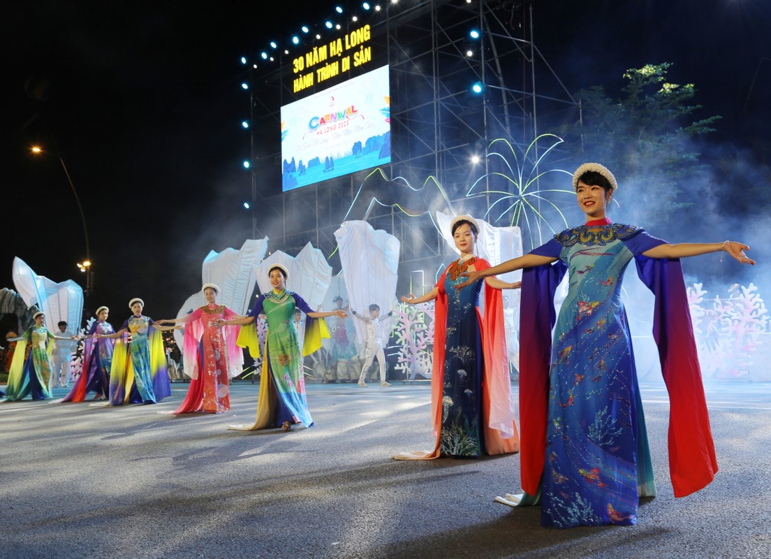 Man nhan voi sac mau Carnaval Ha Long 2023-Hinh-11