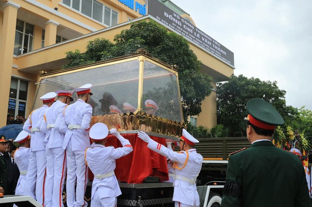 Troi do mua tien dua dong chi Le Van Thanh ve noi an nghi cuoi cung-Hinh-10