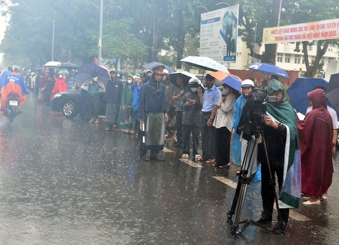 Troi do mua tien dua dong chi Le Van Thanh ve noi an nghi cuoi cung-Hinh-11