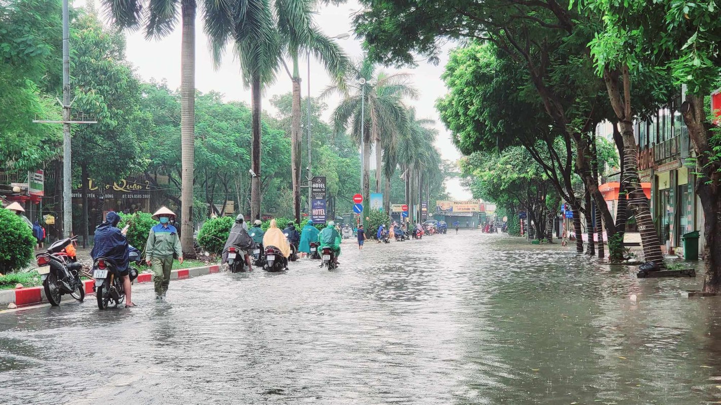 View - 	Ngày làm việc đầu tuần giao thông Hà Nội hỗn loạn vì ngập sâu