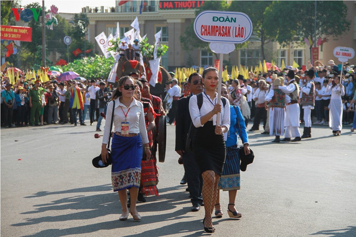 Anh voi dieu hanh tren duong pho Buon Ma Thuot-Hinh-11