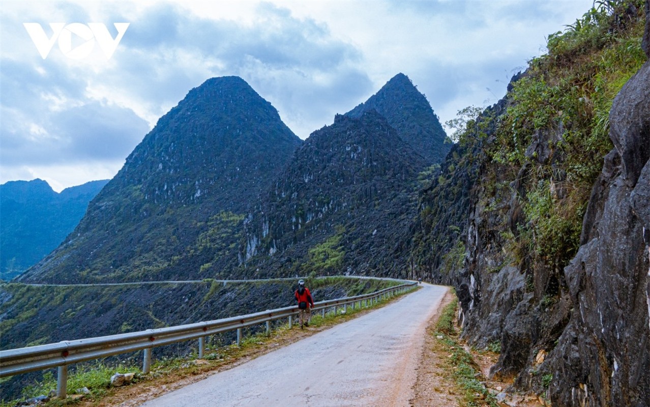 Ve dep cua nhung cung duong deo, doc tren cao nguyen da Ha Giang-Hinh-16