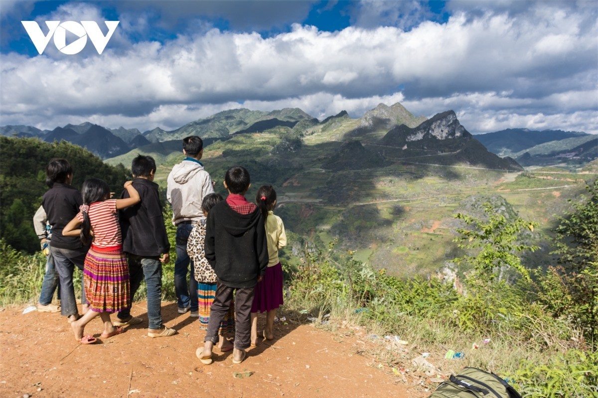 Ve dep cua nhung cung duong deo, doc tren cao nguyen da Ha Giang-Hinh-2