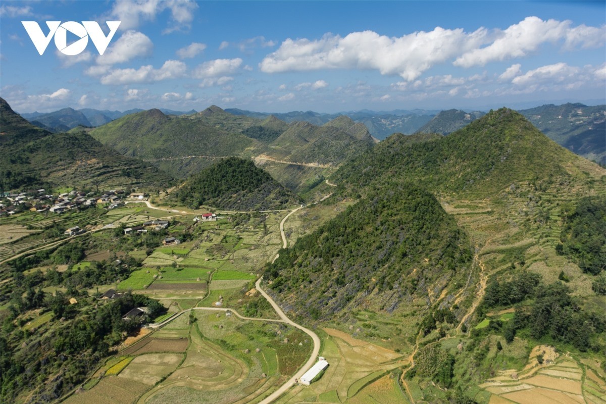 Ve dep cua nhung cung duong deo, doc tren cao nguyen da Ha Giang-Hinh-7