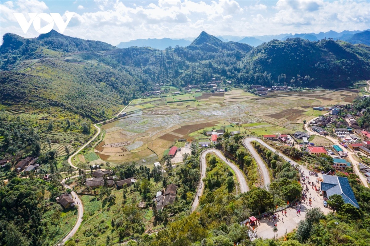 Ve dep cua nhung cung duong deo, doc tren cao nguyen da Ha Giang-Hinh-9