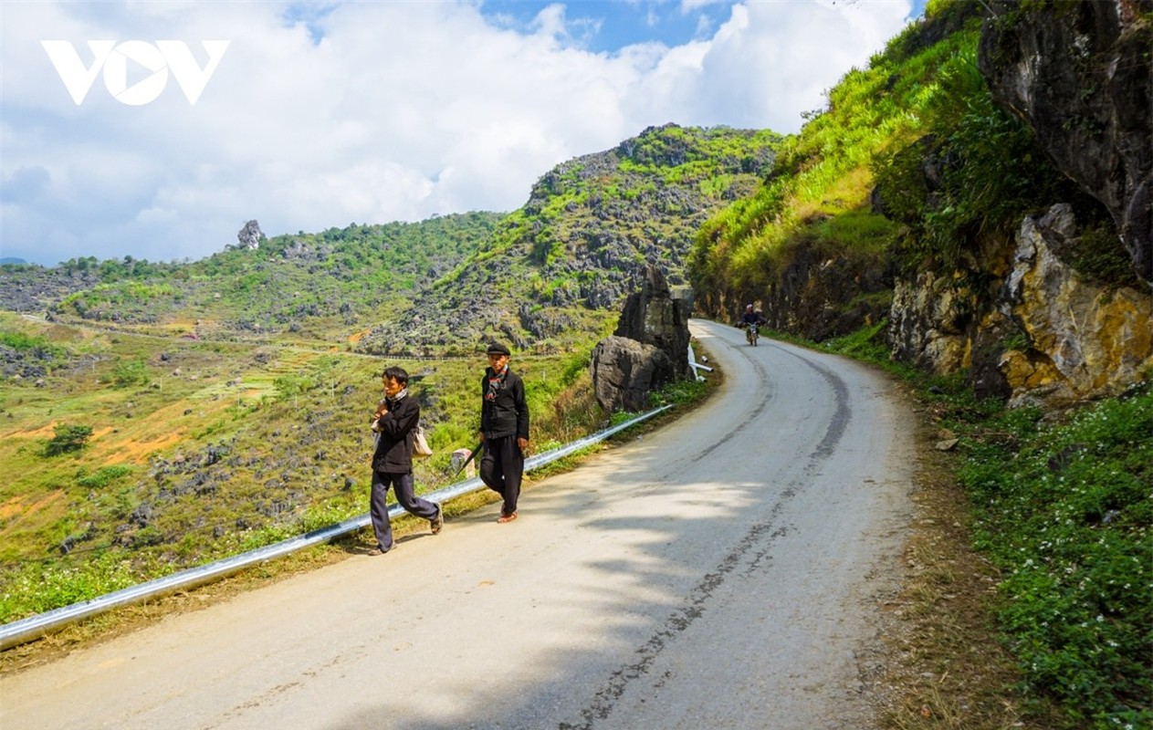 Ve dep cua nhung cung duong deo, doc tren cao nguyen da Ha Giang