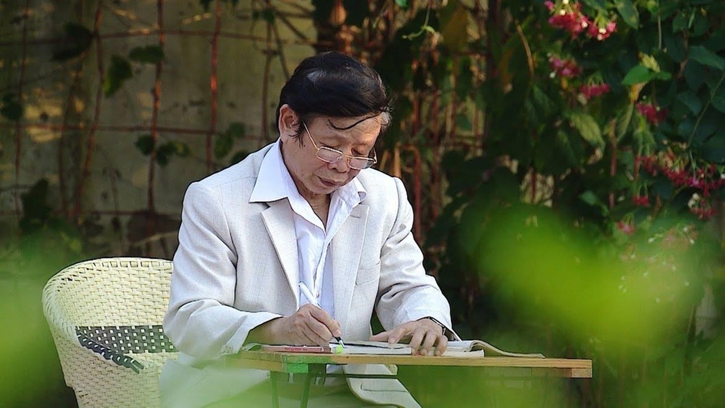 Moi tinh tuoi doi muoi cua nha tho Nguyen Phan Hach trong “Hoa sua“