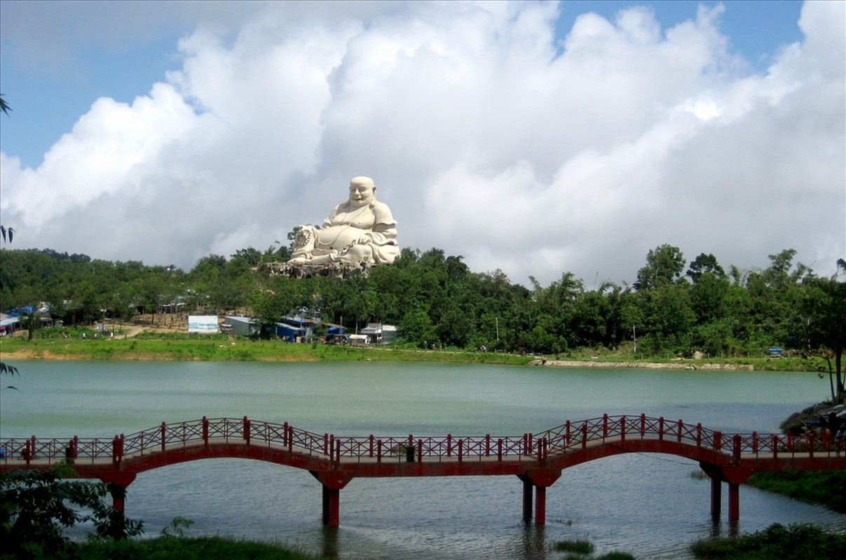 Lang ngam tuong Phat Di Lac tren dinh nui Cam huyen bi-Hinh-6