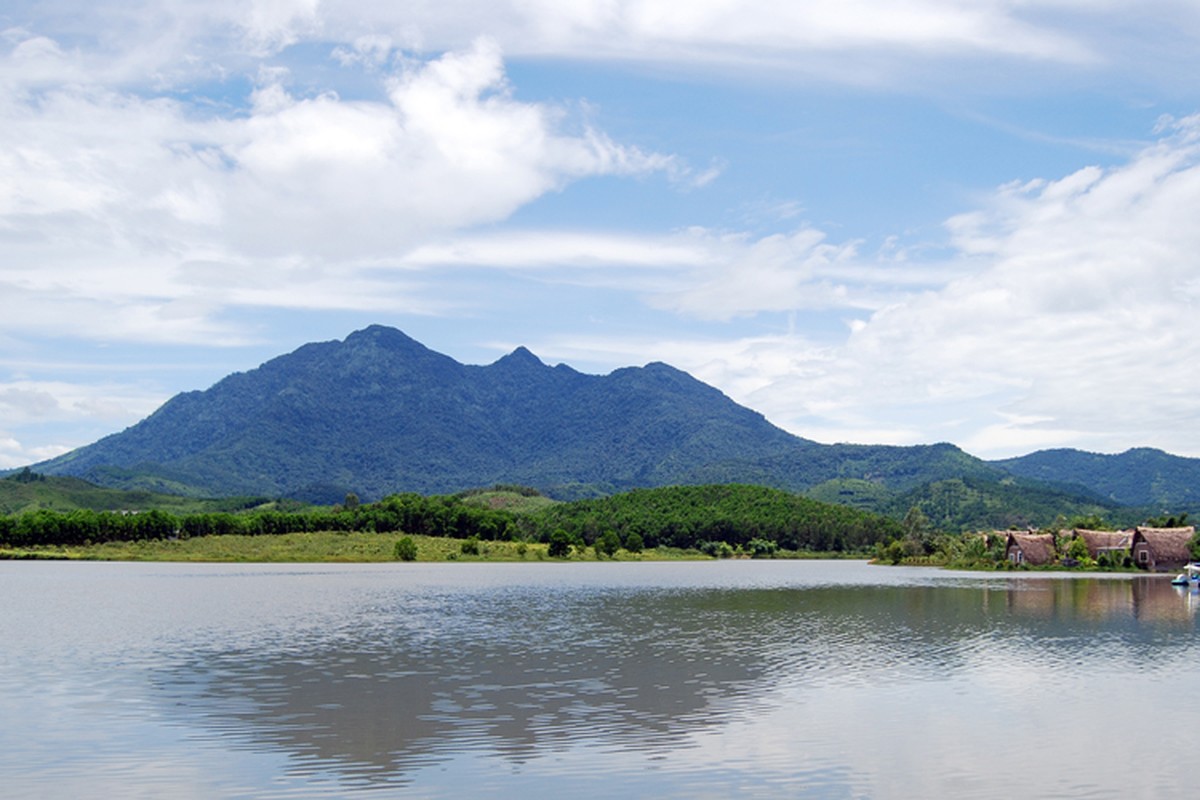 Chuyen ly ky it biet ve nui to Ba Vi linh thieng vuong khi-Hinh-4