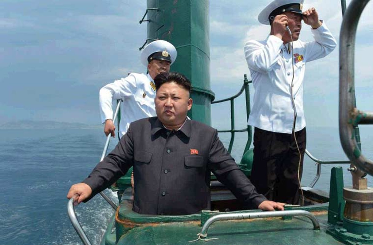 Nha lanh dao Kim Jong-un lai may bay, xe tang the nao?-Hinh-10