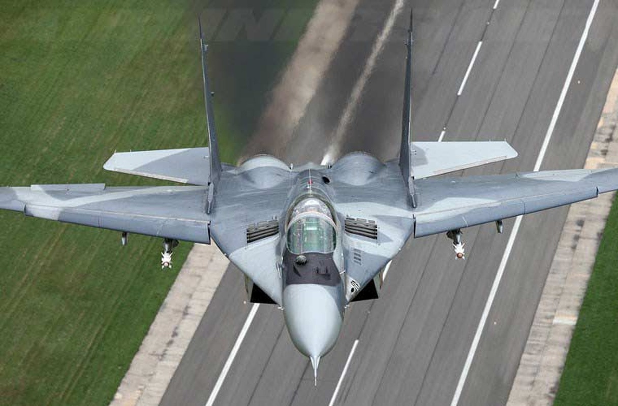 Tiem kich MiG-29 sat canh Typhoon tuan tra vung Baltic-Hinh-7