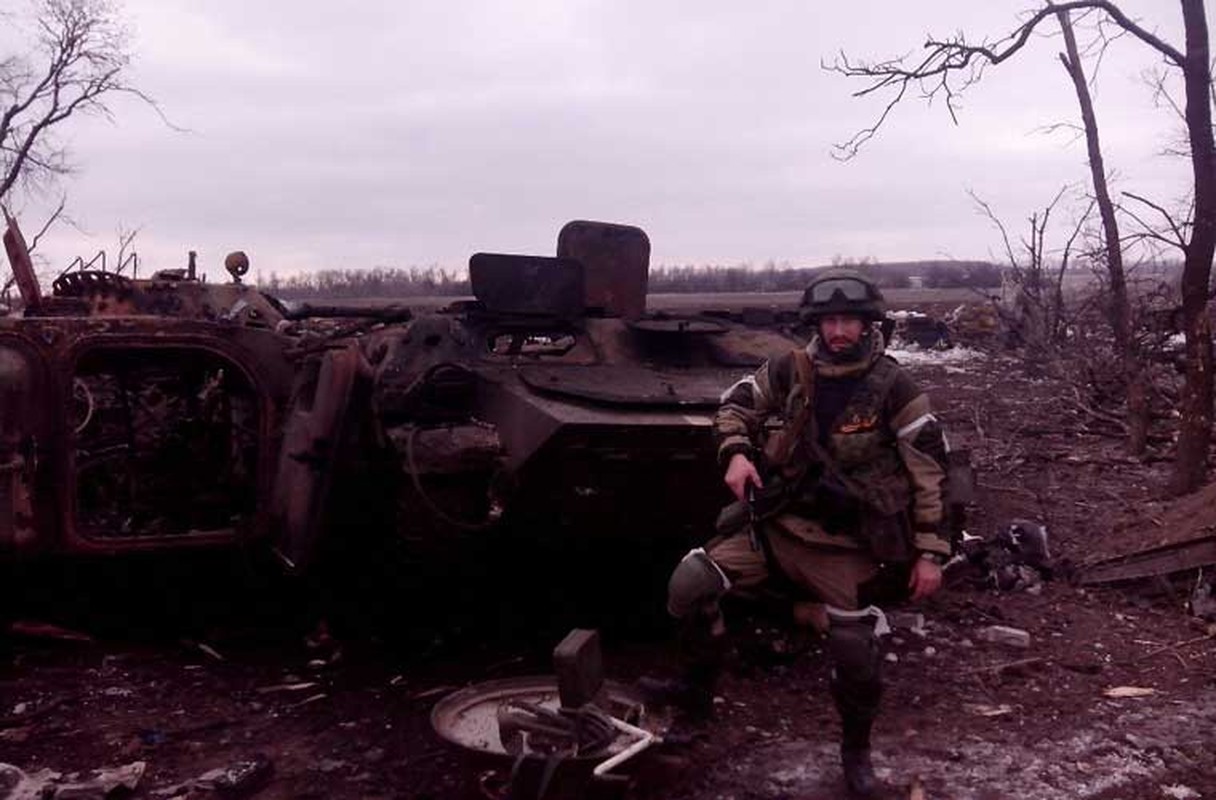 Tang thuong xe tang – thiet giap Ukraine o Debaltsevo-Hinh-10