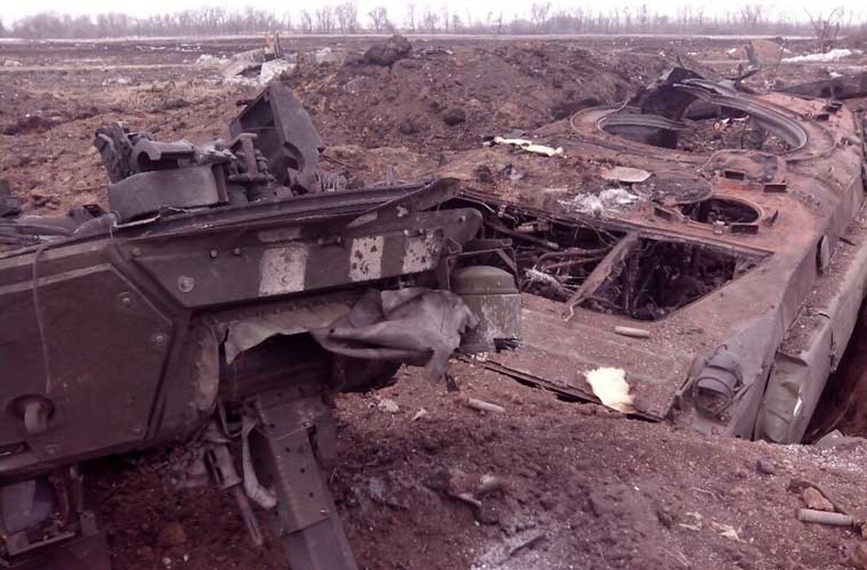 Tang thuong xe tang – thiet giap Ukraine o Debaltsevo-Hinh-13