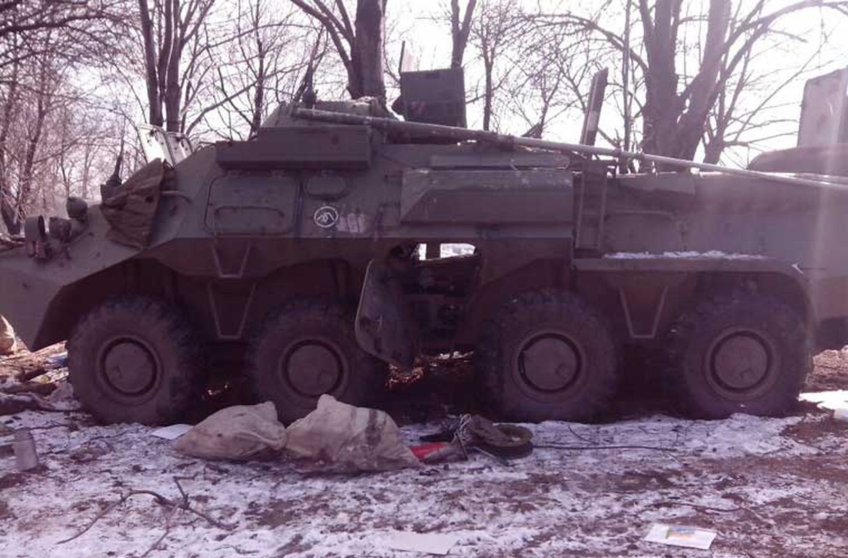 Tang thuong xe tang – thiet giap Ukraine o Debaltsevo-Hinh-5