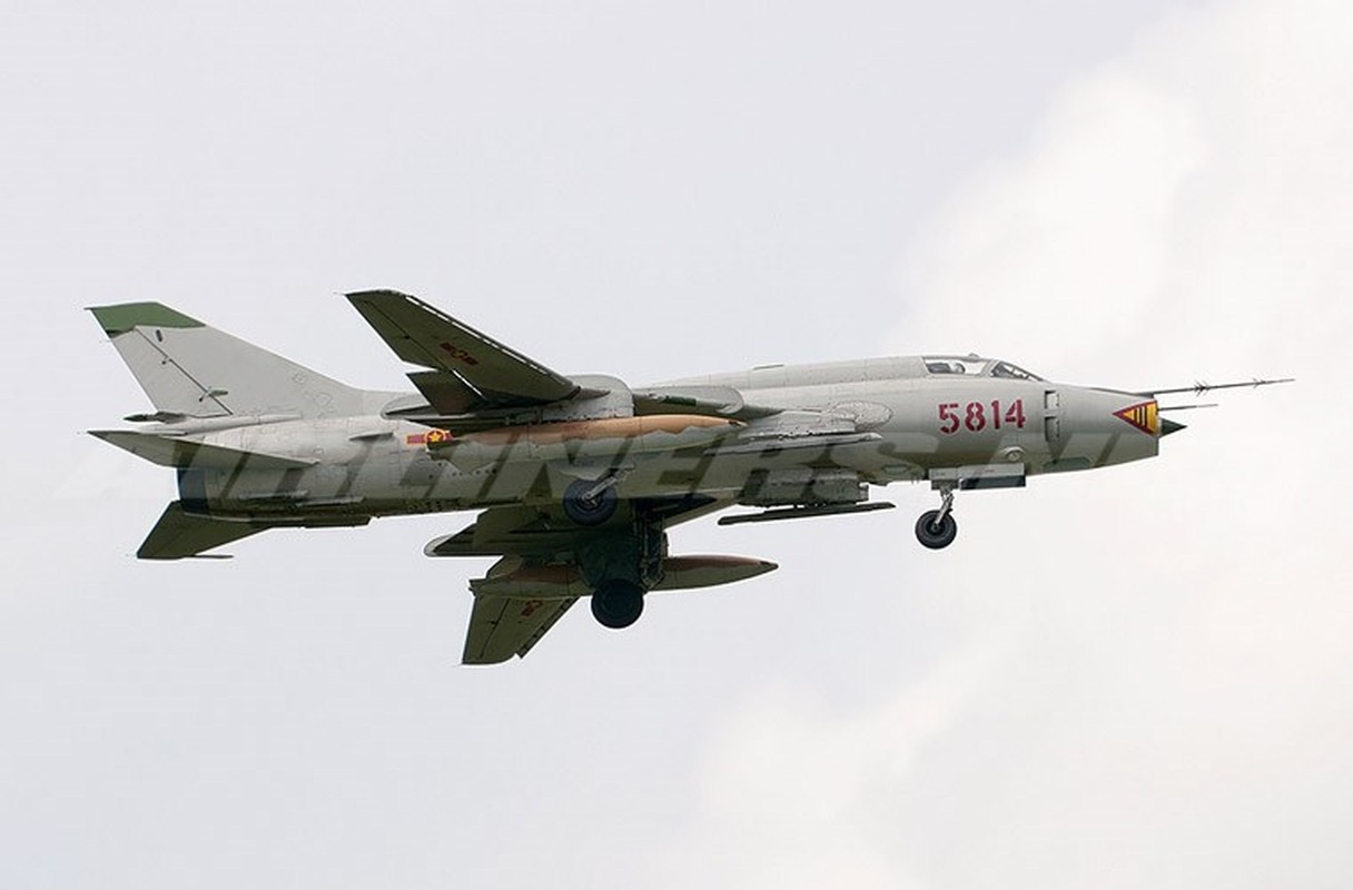 Tim hieu tinh nang may bay Su-22 roi gan dao Phu Quy-Hinh-2