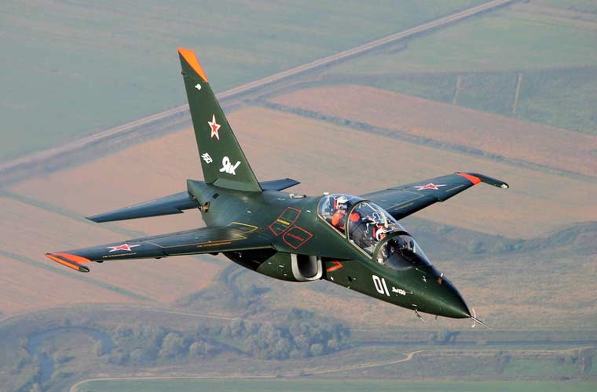 Nga giao may bay Yak-130 dau tien cho khach hang-Hinh-6