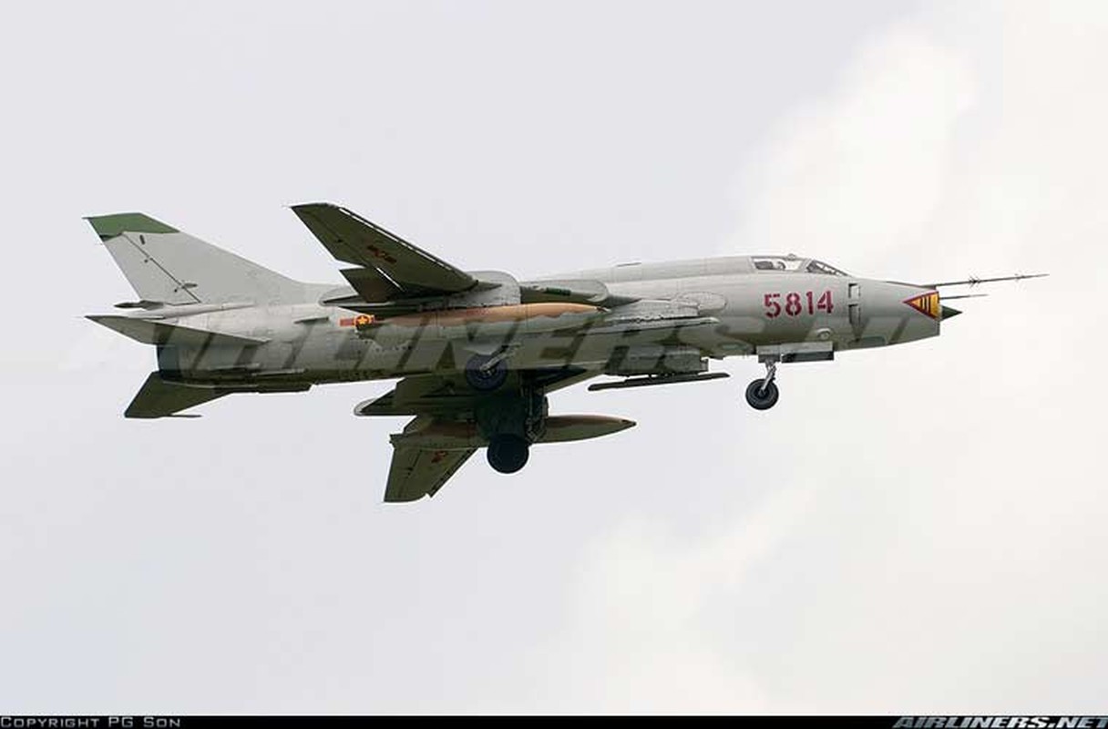 Tim hieu bien the may bay Su-22 Viet Nam dung