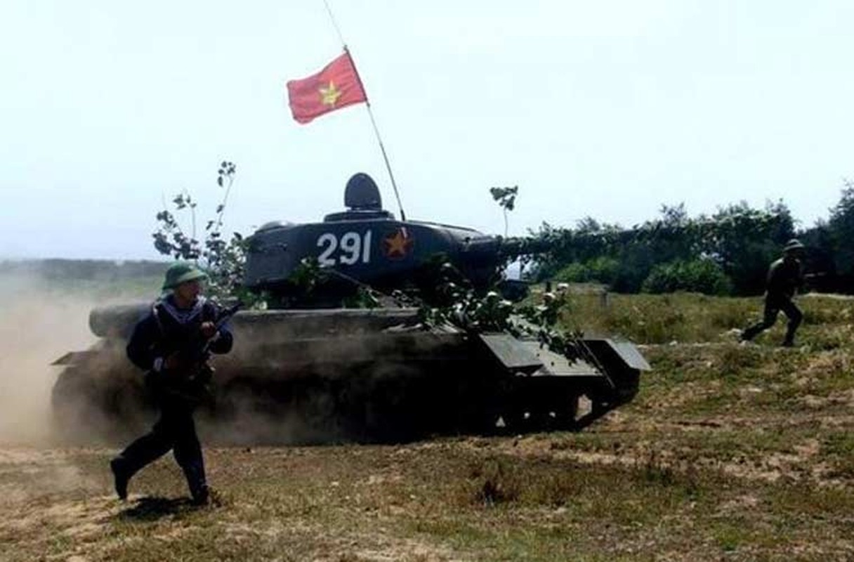 Suc manh xe tang T-34-85 trong phong thu bien Viet Nam-Hinh-4