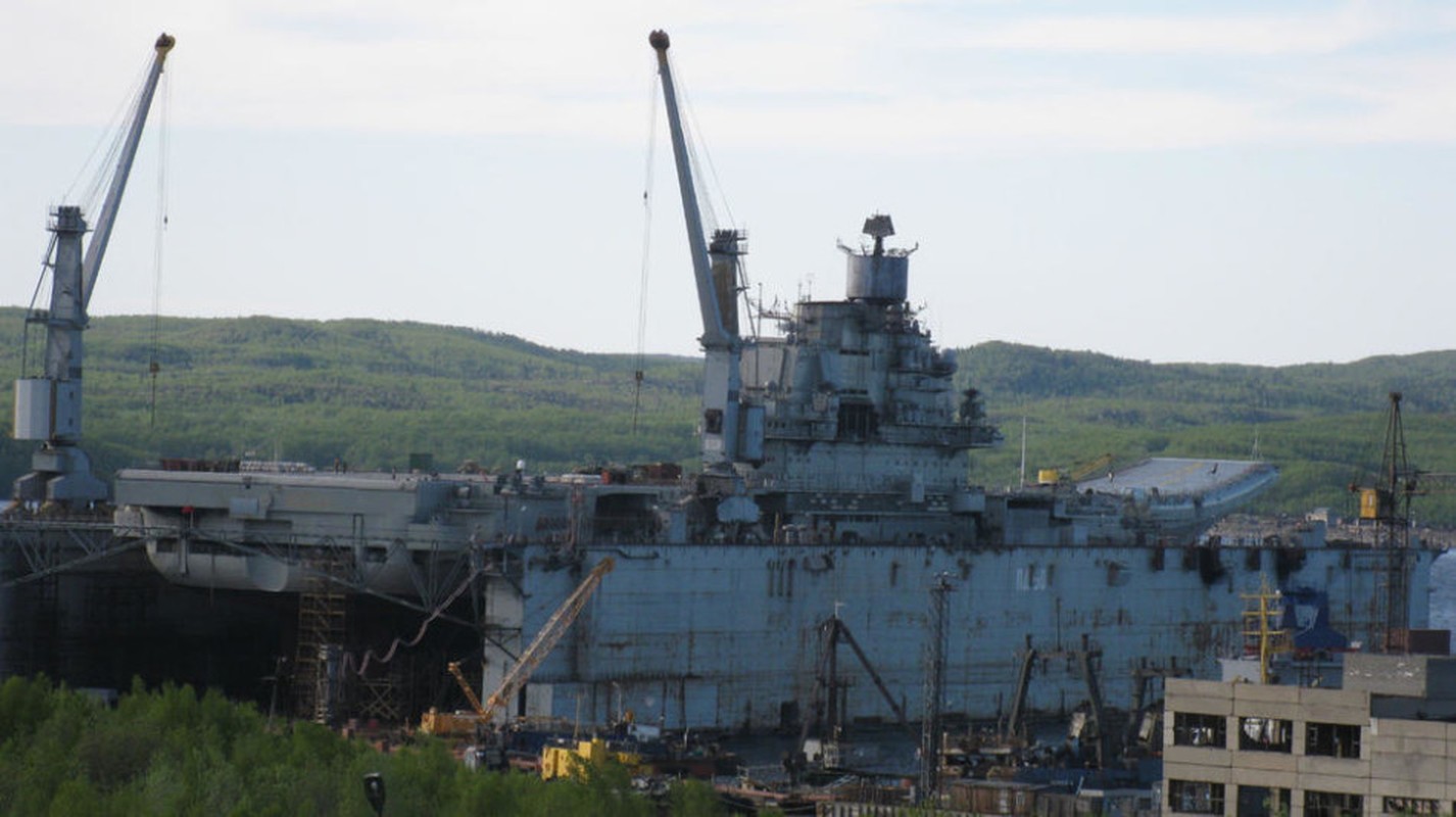 Lo anh tau san bay Kuznetsov Nga dang nam o-Hinh-2